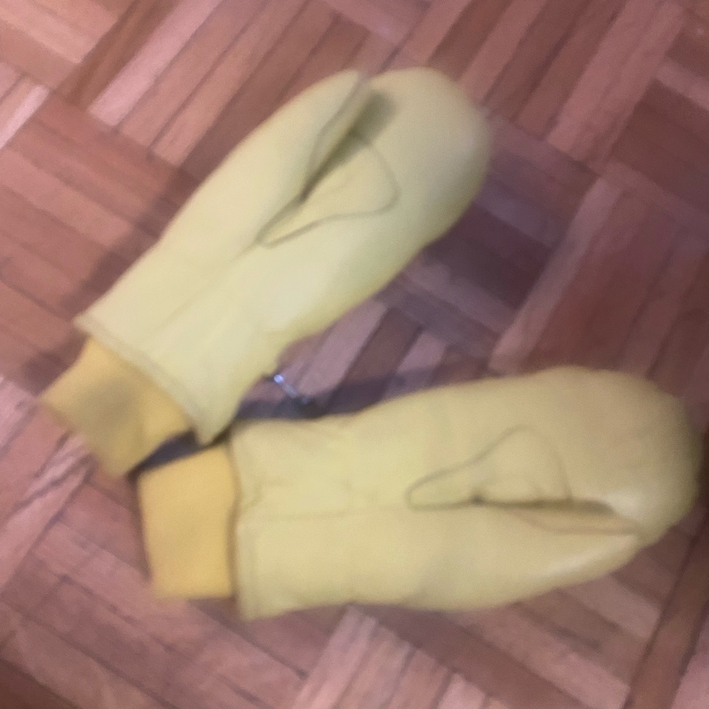 Yellow real leather thickly patted soft Mittens